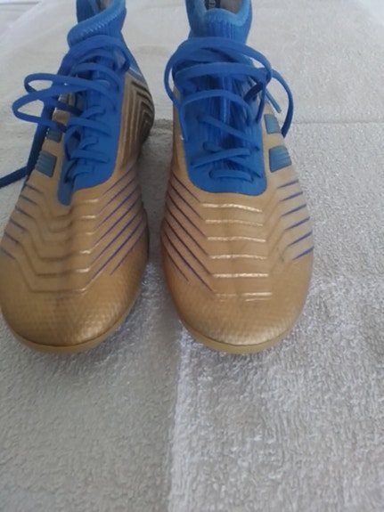 Adidas Predator jalkapallokengät