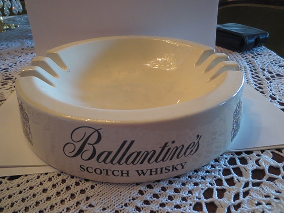Tuhkakuppi Ballantines, Scotch Whisky