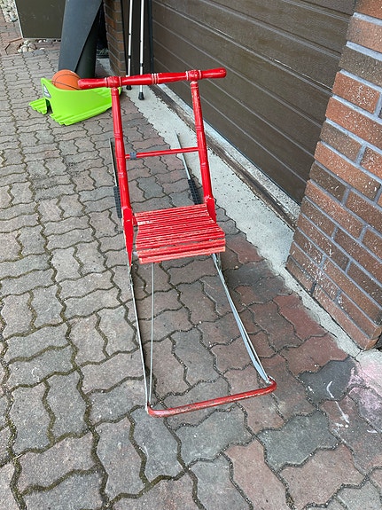 Esla potkukelkka punainen metallirunko