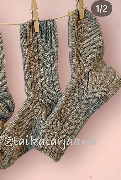 Kauniit harmaan villasukat
