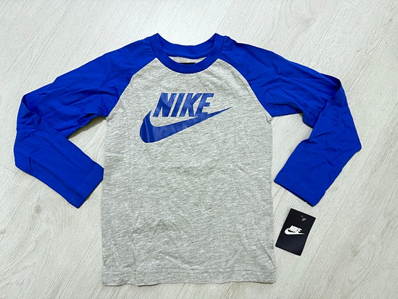Uusi Nike paita, 110-116 (reilu)