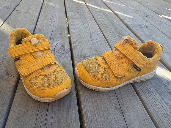 Viking Goretex keltaiset tennarit 28