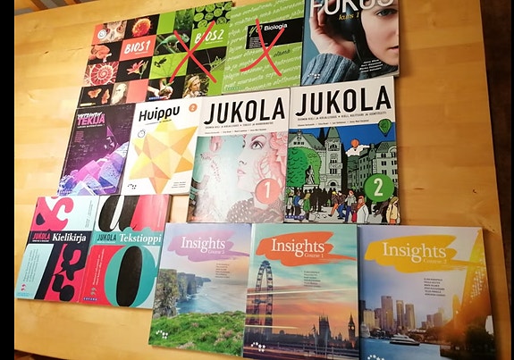 Lukiokirjoja 4€/kpl