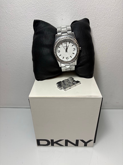 DKNY rannekello
