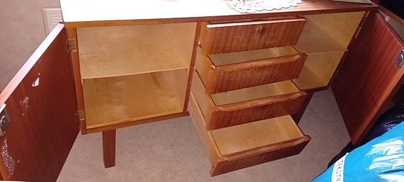 1960-70-luvun teak-lipasto