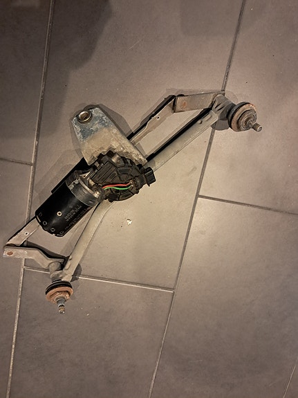 Peugeot 206 tuulilasin pyyhkijän moottori