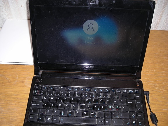 14" Asus kannettava tietokone