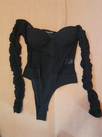 Musta uusi body
