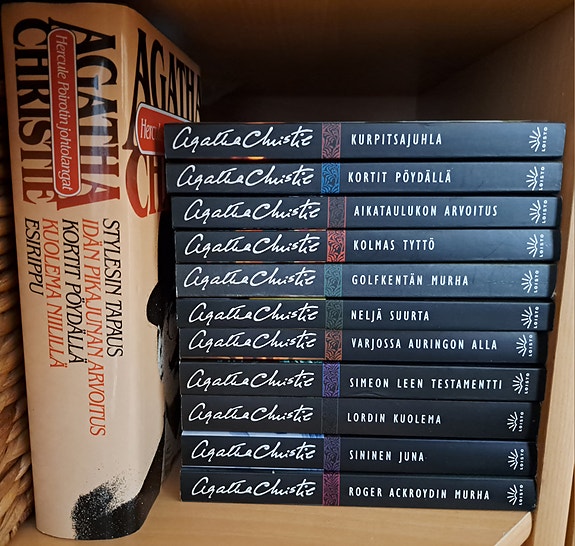 Agatha Christie Poirot dekkareita