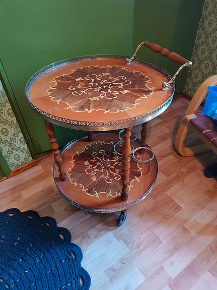 Konjakkikärry puinen tarjoiluvaunu