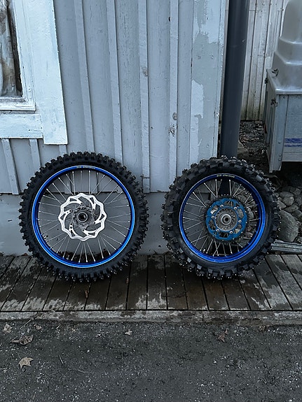 D.I.D DirtStar KTM/HUSQVARNA/HUSABERG Vanteet Välikelinpiikeillä