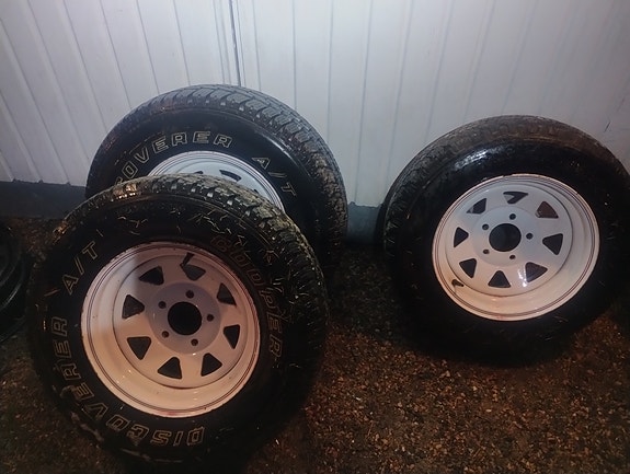 Renkaat ja vanteet 225/70 R15 14"  5x4.75"