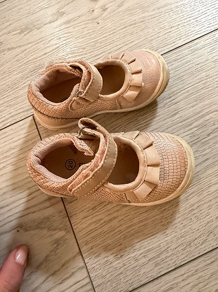 Hm sandaalit 18/19 ja mywear sandaalit 20
