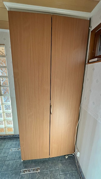 Saranallinen kaapin ovi