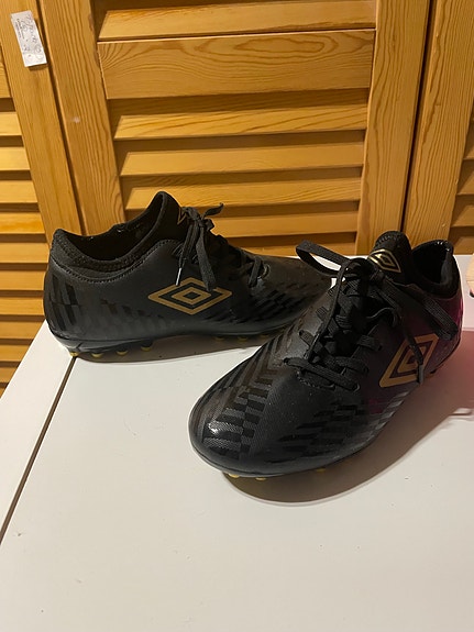Umbro jalkapallokengät nappikset