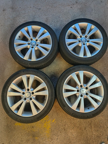 Mercedes-Benz W204 17” alumiinivanteet kesärenkailla