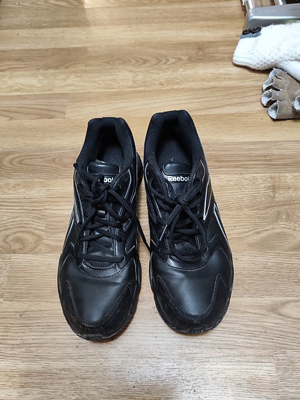 Myydään Reebok lenkkarit