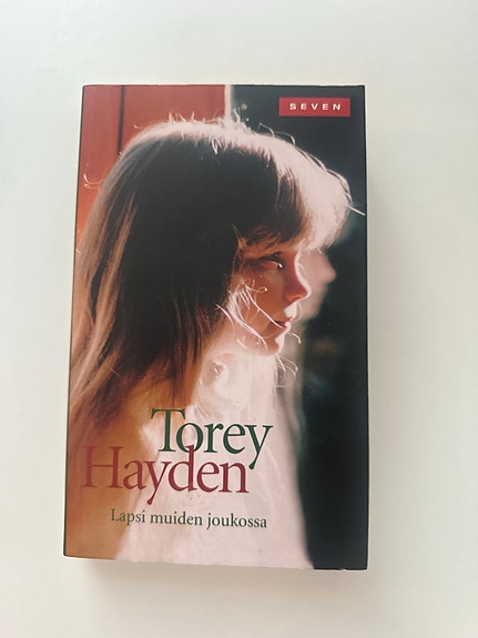 Torey Hayden Lapsi muiden joukossa kirja