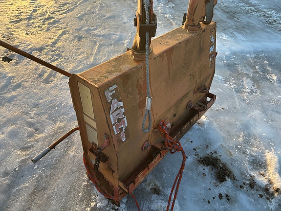 Farmi juontovinssi traktoriin, kahdella vinssillä.
