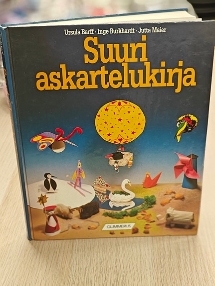 Suuri askartelukirja kirja