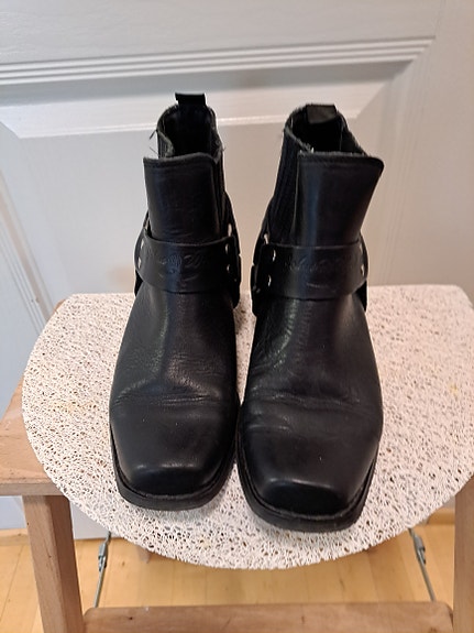John West lyhyet bootsit 36