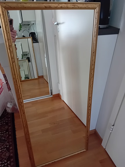 Kultakehyksinen laadukas Peili
