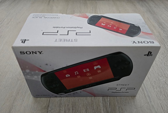 Sony PSP Street (PSP-E1004) käsikonsoli musta