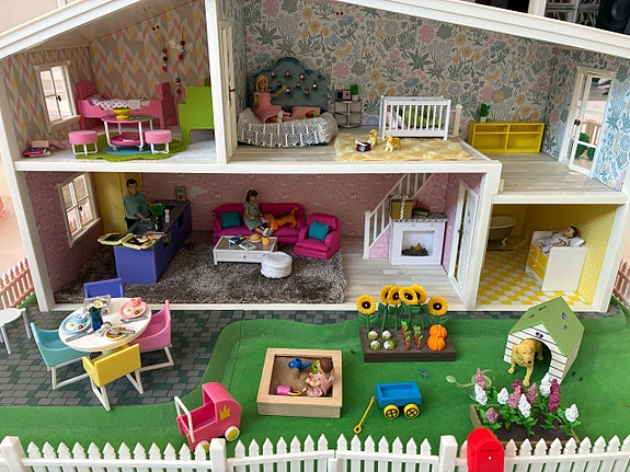 Lundby - nukkekoti kalusteilla, hahmoilla ja pihatarvikkeilla