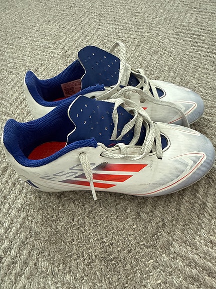 F50-jalkapallokengät, koko 31