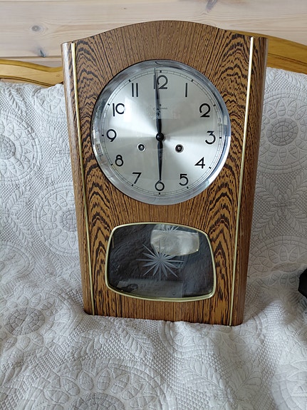 JUNGHANS seinäkello