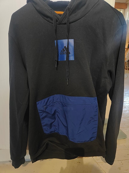 Adidas huppari