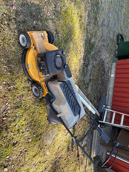 Stiga ruohonleikkuri kerääjällä keltainen