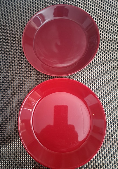 VAIHDETAAN UUSI Teeman kirsikanpunainen 17cm/punaiseen lautaseen. (1 kpl)