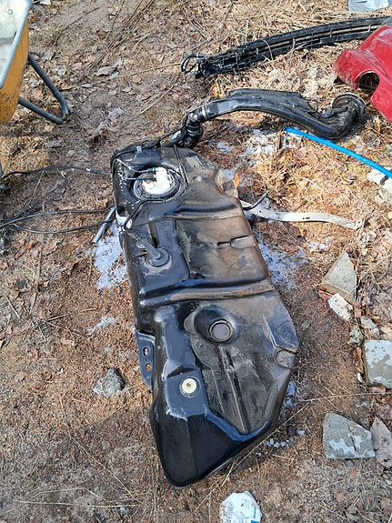 Peugeot 206 polttoainetankki + pumppu