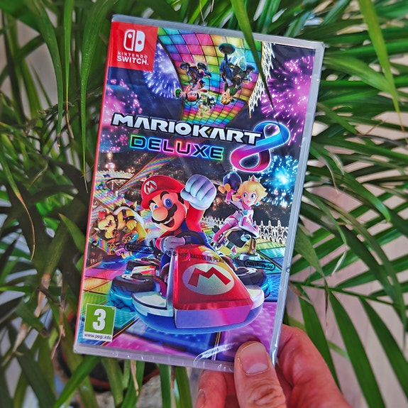 Nintendo Switch Mario Kart 8 Deluxe *AVAAMATON*