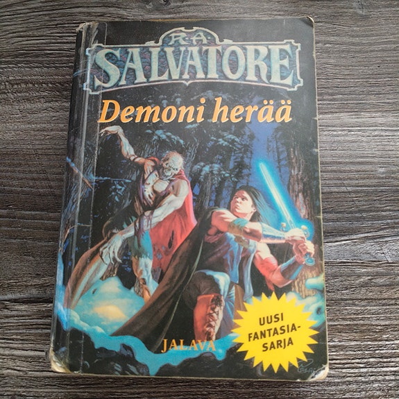 R.A. Salvatore Demoni herää kirja - suomenkielinen fantasia