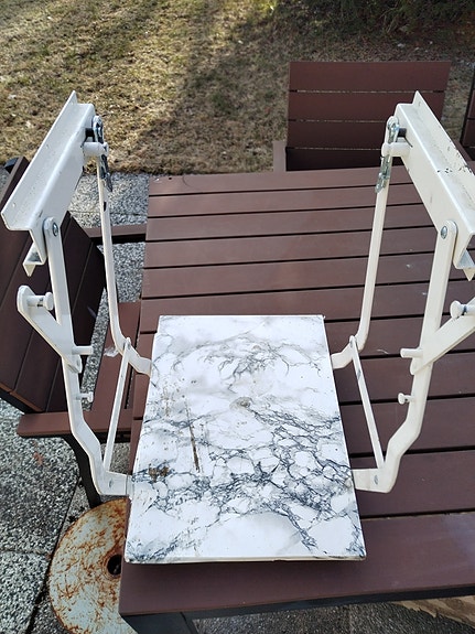 yleiskoneen käyttötaso kaapista vedettävä