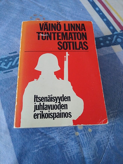 Väinö Linna Tuntematon sotilas kirja itsenäisyyden juhlavuosipainos