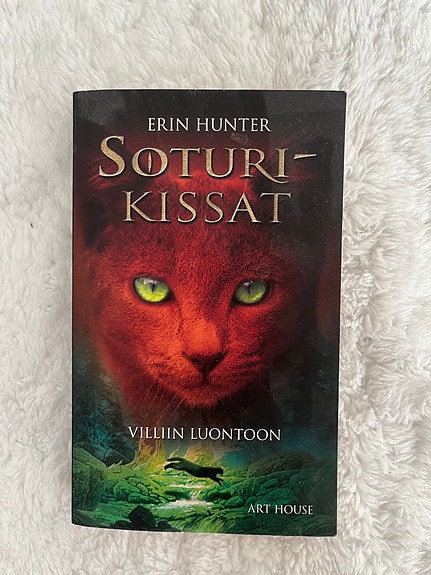 Erin Hunter Soturikissat Villin luontoon kirja