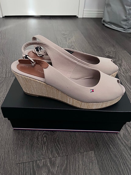 Tommy Hilfiger sandaalit koko 41 vaaleanbeige kiilakorko