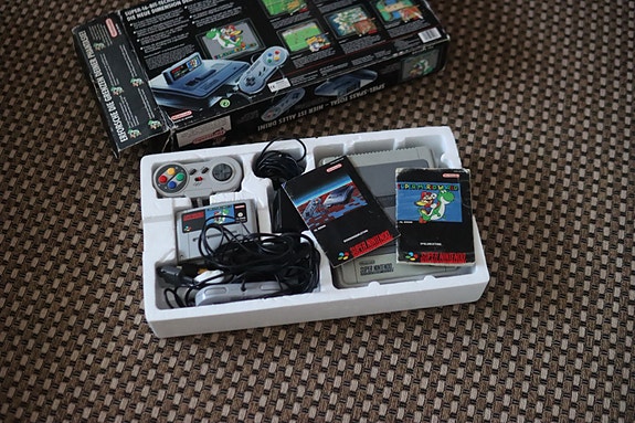 Super Nintendo + Super Mario World