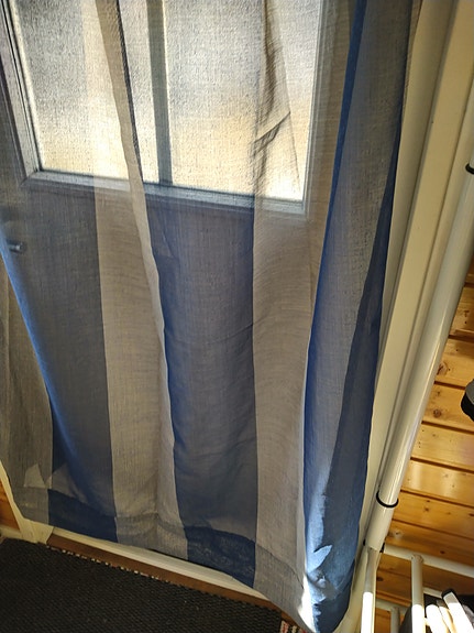 Sini-harmaa raita valoverho, laskeutuva . 2 kpl