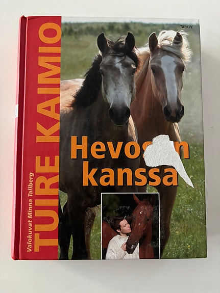 Hevosen kanssa. Tuire Kaimio