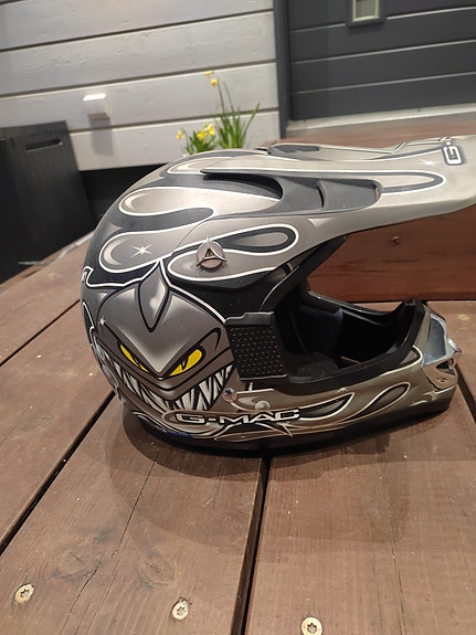 G-Mac kypärä