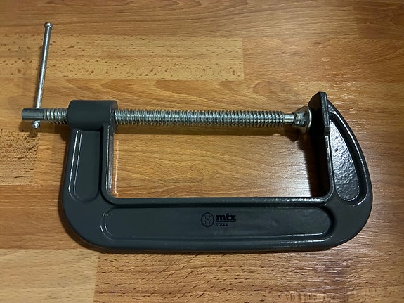 Ruuvipuristin C-malli 6”