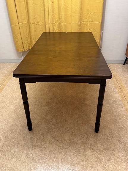 iso pöytä/ dining table