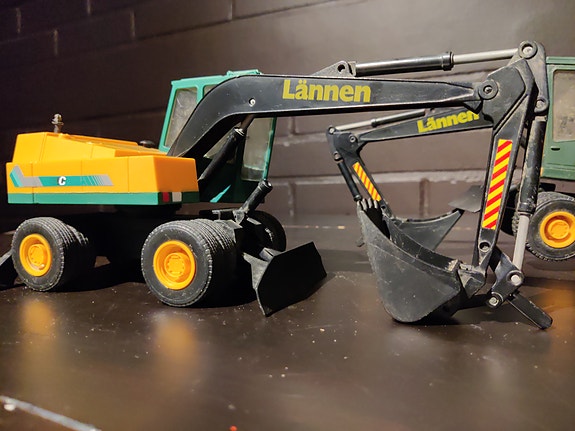 Emek Lännen kaivinkone