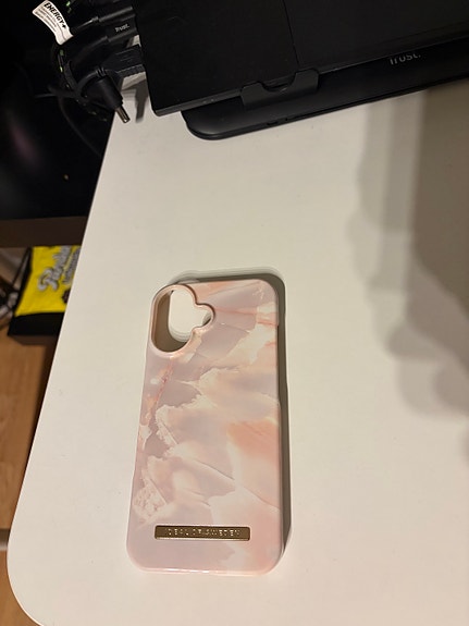 IPhone 16 suojakuoria