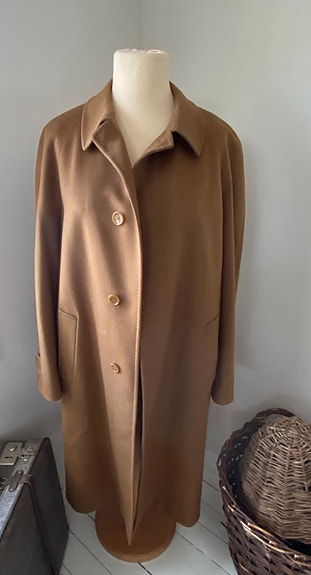 Laadukas Oratop-merkkinen villa-cashmere-takki.