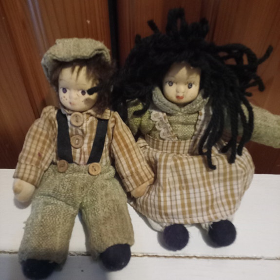 2 posliini nukkea 18cm
